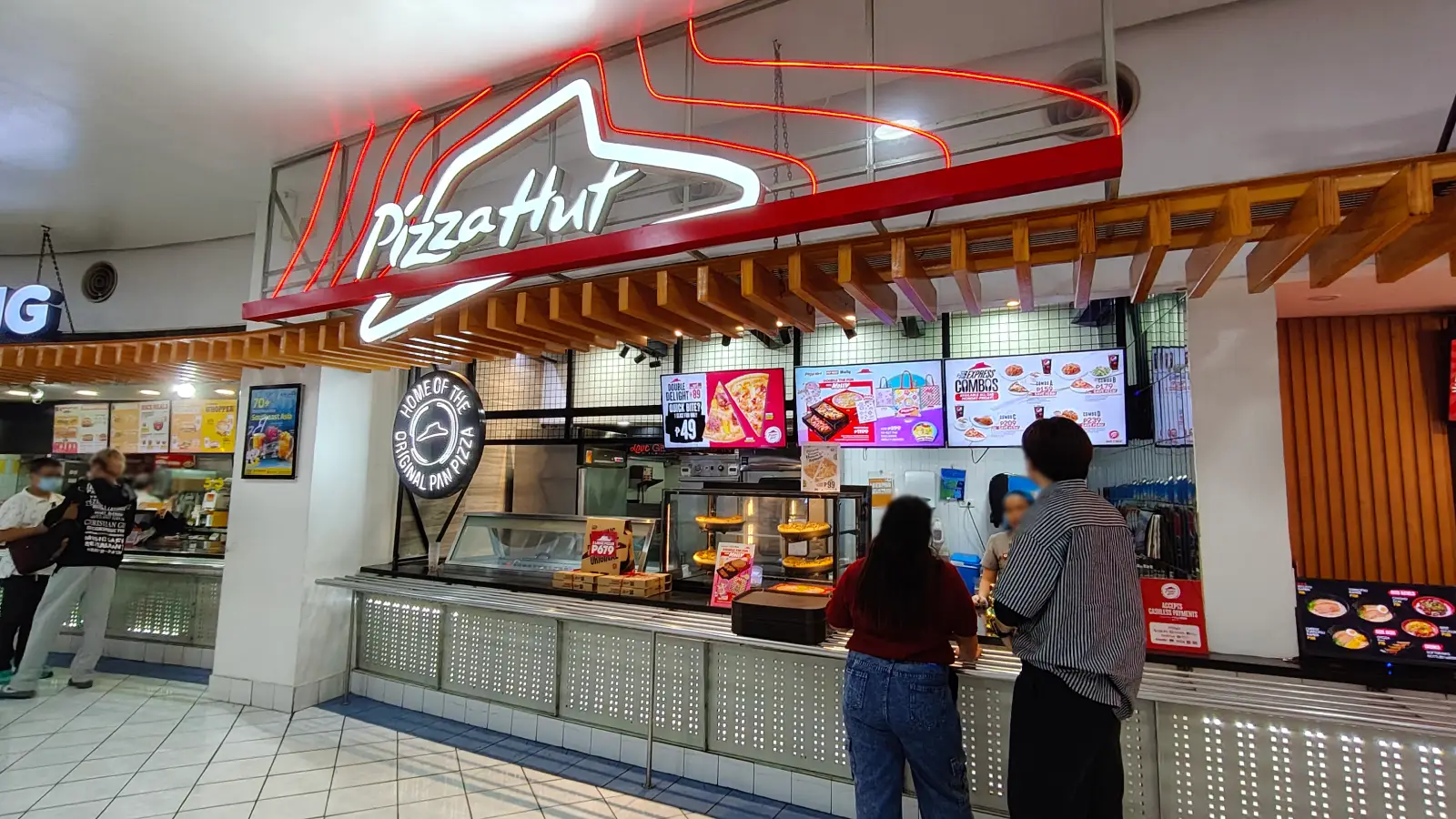 PIZZA HUT in Gateway Mall